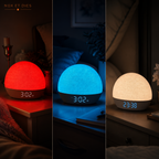 Réveil lumineux Biggy Nox et Dies posé sur une table de chevet en trois ambiances colorées : rouge, bleu et blanc chaud