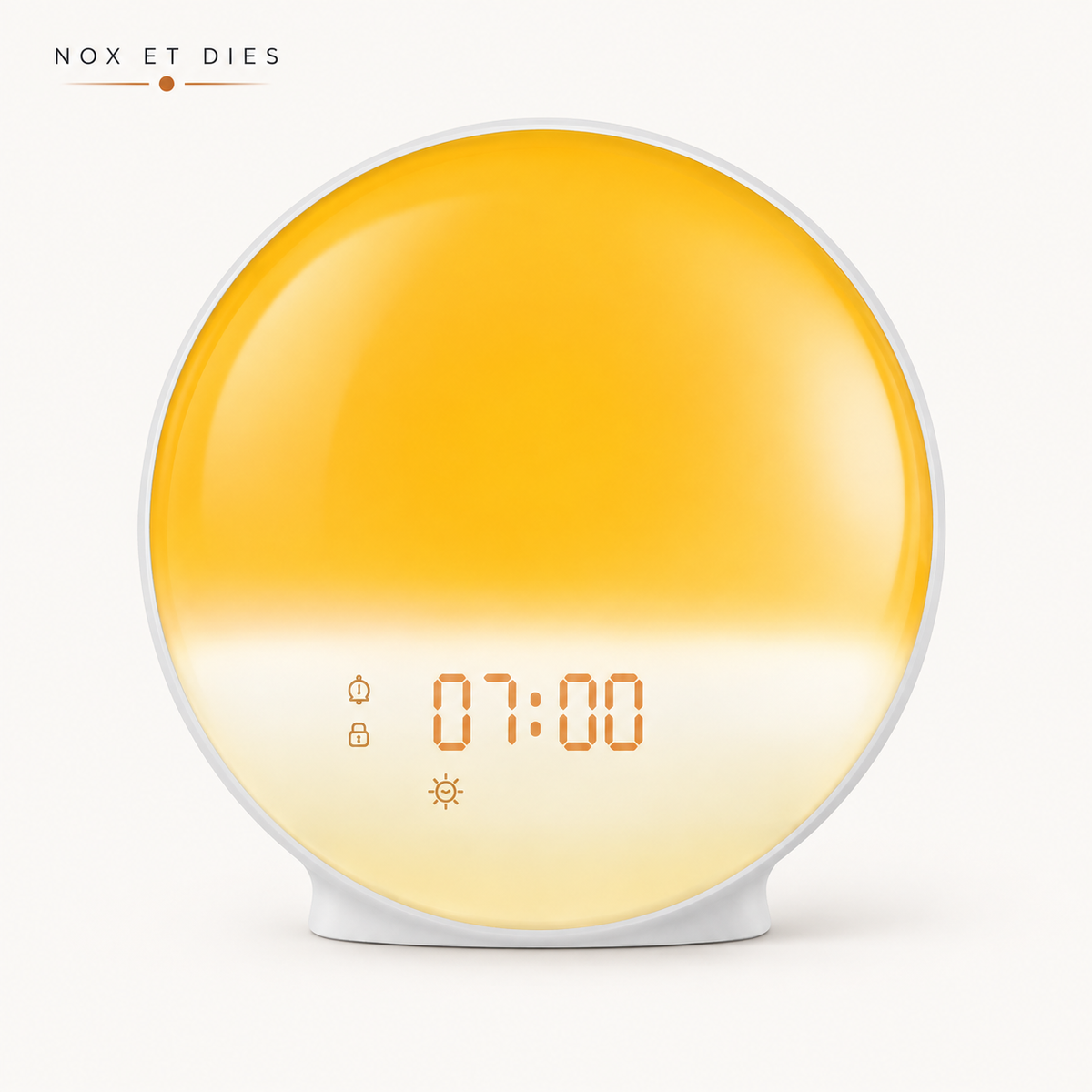 Réveil simulateur d’aube Demi rond et blanc, vu de face sur fond crème, avec lumière dorée et affichage numérique à 07:00.