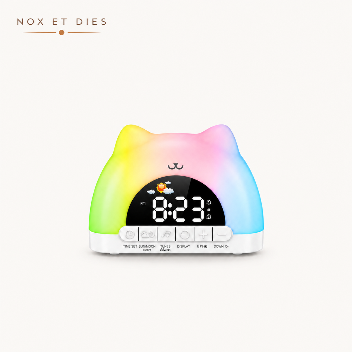 Réveil veilleuse enfant Kitty de Nox et Dies, vue de face avec veilleuse multicolore et écran affichant l'heure.