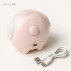 Vue arrière du réveil veilleuse Mimi Nox et Dies coloris rose, boutons de réglage des alarmes, port de charge USB-C et câble inclus