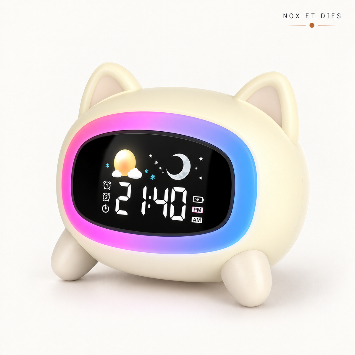 Réveil veilleuse enfant Wouaf Nox et Dies vu de trois-quarts, oreilles de chien dressées et pattes crème, halo lumineux allumé autour de l'écran LED